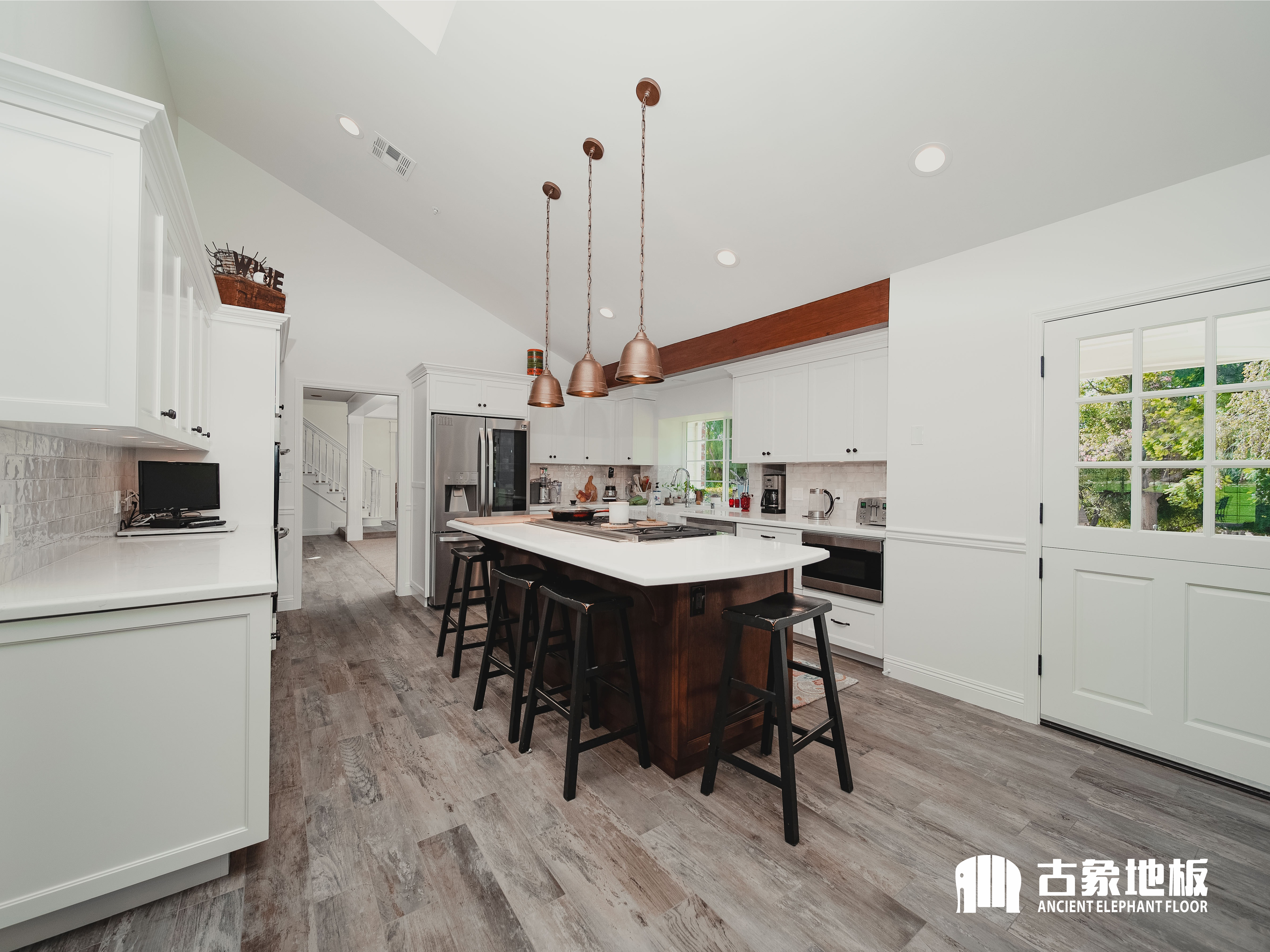 強(qiáng)化地板怎么打造電視背景墻