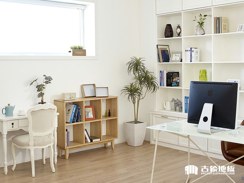 檢查木地板板面縫隙度