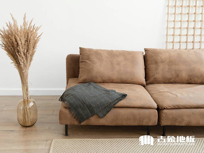 檢查木地板相鄰板材差