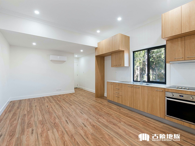 新三層實木地板鋪裝