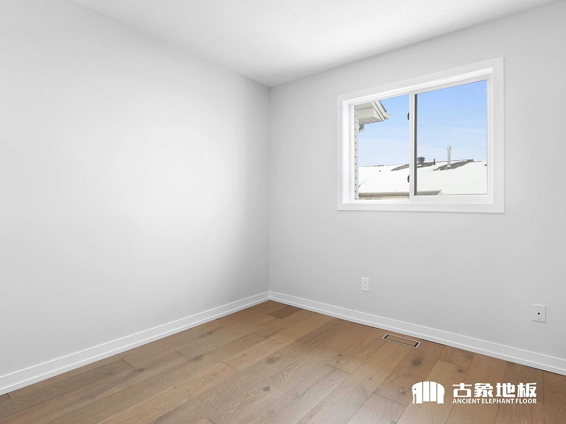 地暖錯誤開啟易導(dǎo)致踢腳線周邊變黑