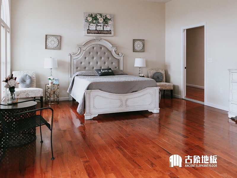 多樣色彩的實木地板