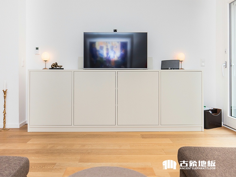 鋪裝影響實(shí)木地板使用壽命